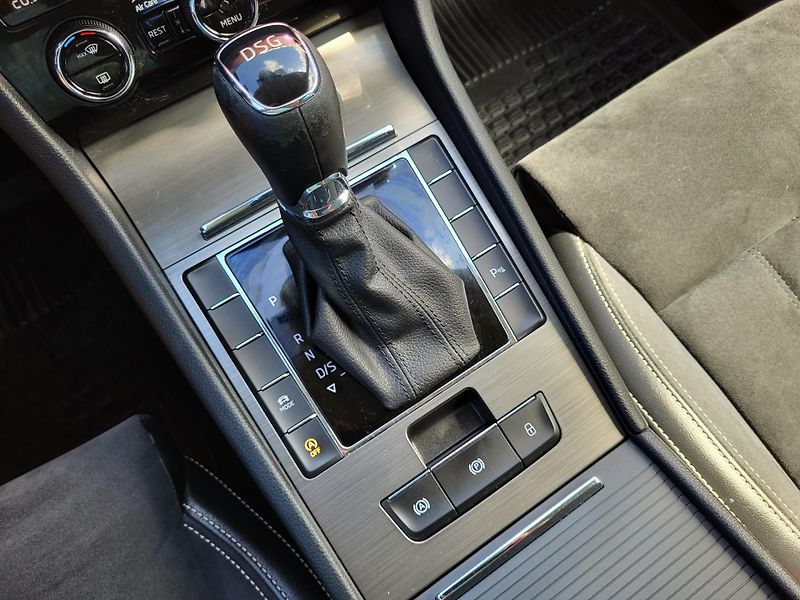 Škoda Superb III FL combi 1.5 TSI DSG STYLE - fotka 25 z 46
