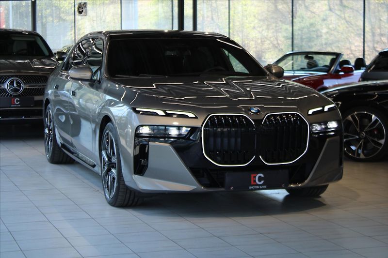 BMW Řada 7 740d xDrive M Sport Pro ExLoun - fotka 33 z 34