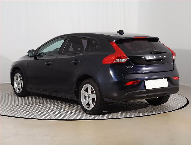 Volvo V40 (2016) 2.0 T2, Navi, Tempomat - fotka 4 z 16