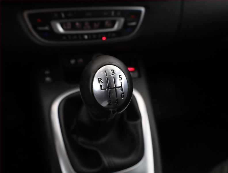 Renault Grand Scénic (2011) 1.5 dCi, po STK, jezdí dobře - fotka 11 z 17