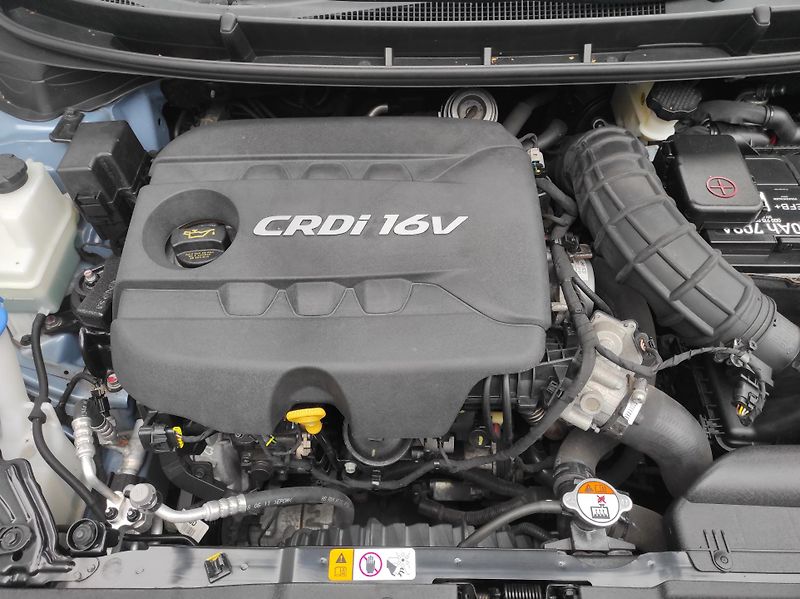 Hyundai i30 1.6 CRDI 94kw Trikolor - fotka 29 z 43