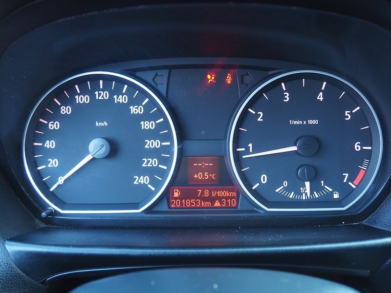 BMW Řada 1 (2005) 2.0i, 95 kW - fotka 25 z 34