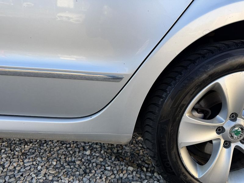 Škoda Superb II 2,0 TDi/103kW - Klima,ESP,. - fotka 67 z 71