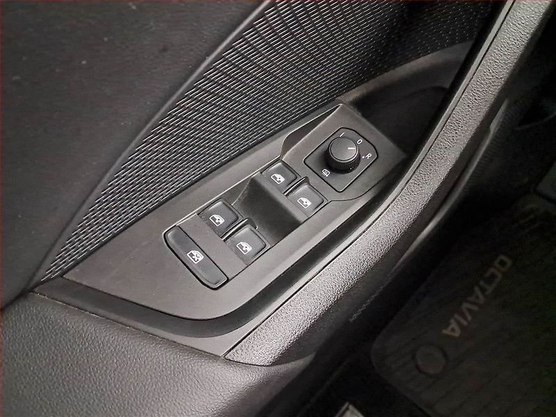 Škoda Octavia (2023) Ambition 2.0 TDI, ČR,1.maj - fotka 17 z 17