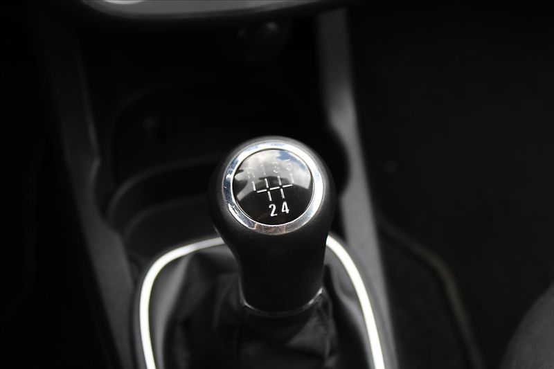 Opel Corsa 1,4 i  KLIMATIZACE, TEMPOMAT - fotka 18 z 24