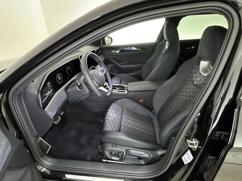 Volkswagen Passat R-Line People DSG - fotka 7 z 31