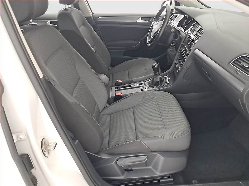 Volkswagen Golf (2017) Comfortline 1.0 TSI - fotka 9 z 16