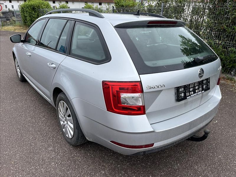 Škoda Octavia 1,6 TDi KLIMA TAŽNÉ SERVIS - fotka 8 z 34
