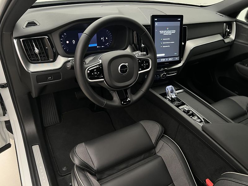 Volvo XC60 B5 AWD BLACK EDITION PLUS AUT  - fotka 4 z 48