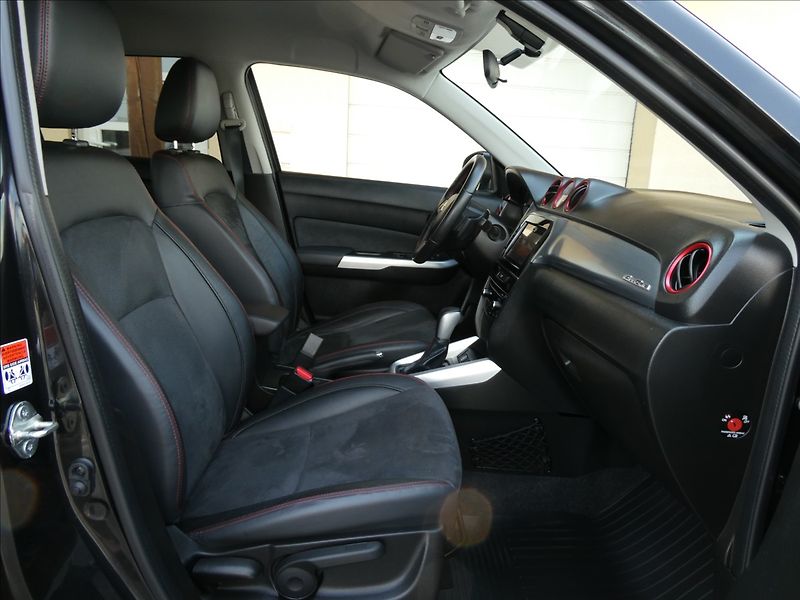 Suzuki Vitara 1,4 T 103kW 4x4 automat,závěs - fotka 21 z 49