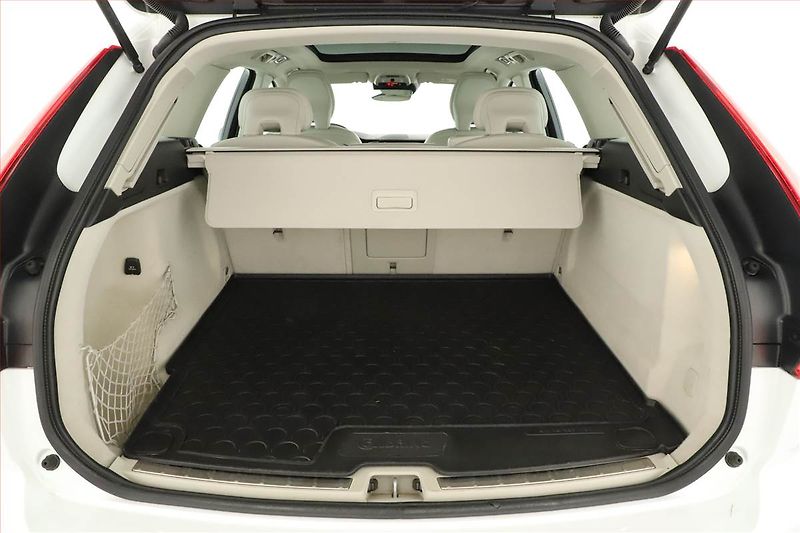 Volvo XC60 (2018) D4 AWD - fotka 11 z 27