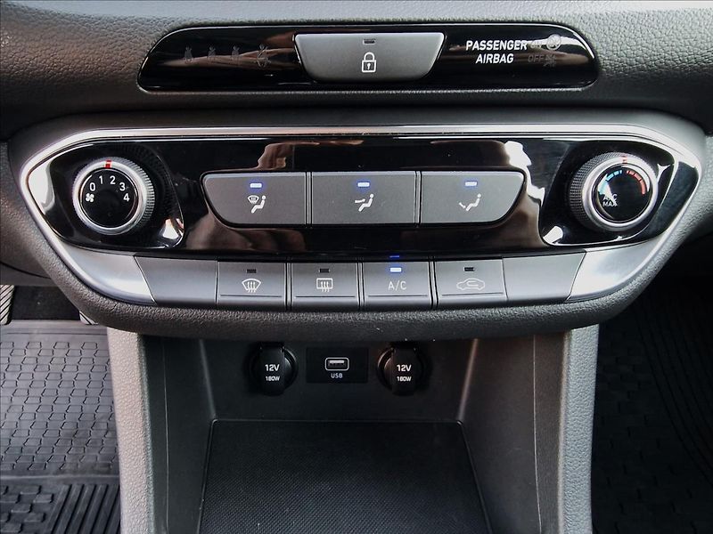 Hyundai i30 1.6CRDi Comfort,ČR,1.Majitel - fotka 32 z 50