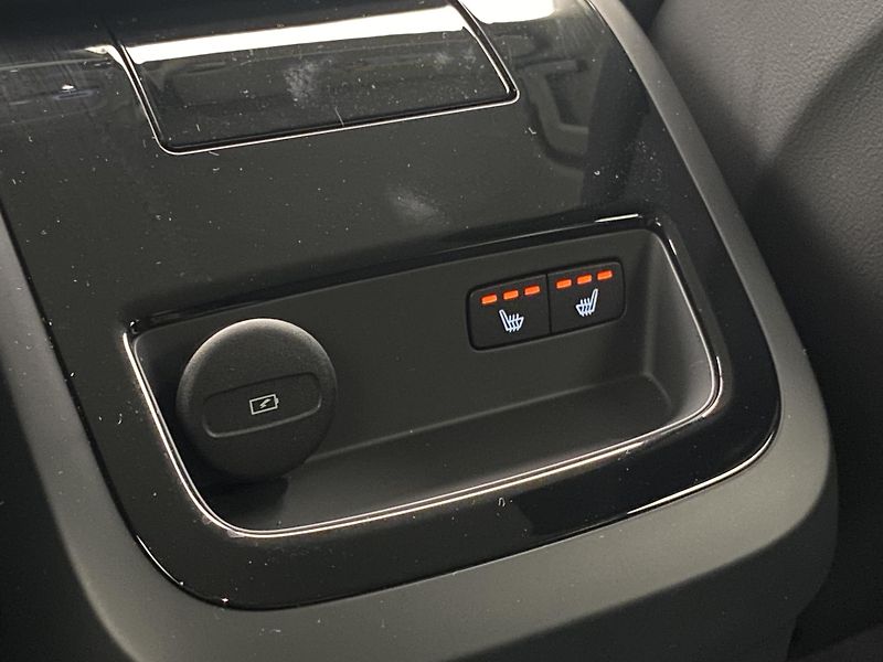 Volvo V90 T6 AWD RECHARGE DARK PLUS AUT - fotka 31 z 54