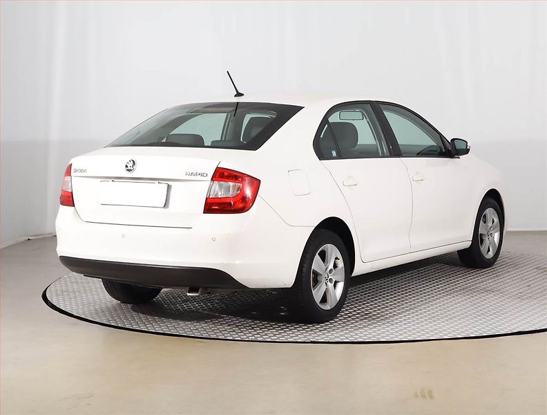 Škoda Rapid (2017) 1.2 TSI, Park. senzory - fotka 5 z 18