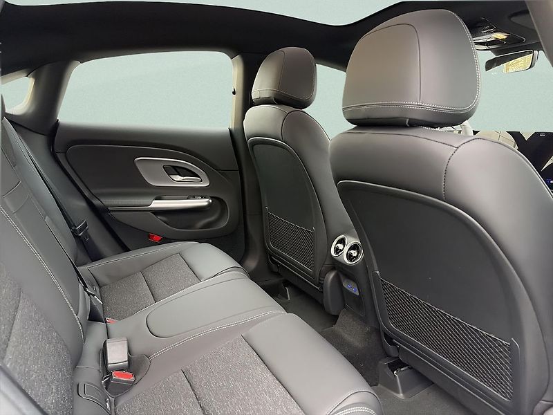 Mercedes-Benz CLA (2025) 200 - fotka 14 z 15