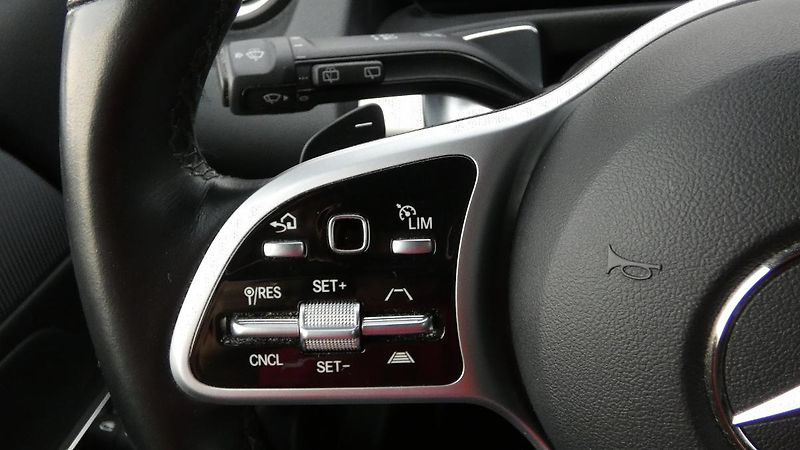 Mercedes-Benz GLB 200d 4MATIC - fotka 11 z 24