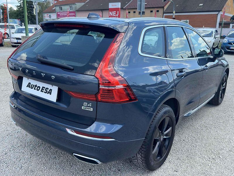 Volvo XC60 (2021) 2.0 D, AT, LED, kamera - fotka 4 z 19
