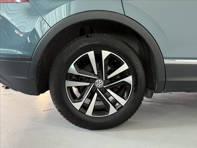 Volkswagen Tiguan 1,5 TSI NAVIGACE - fotka 16 z 23