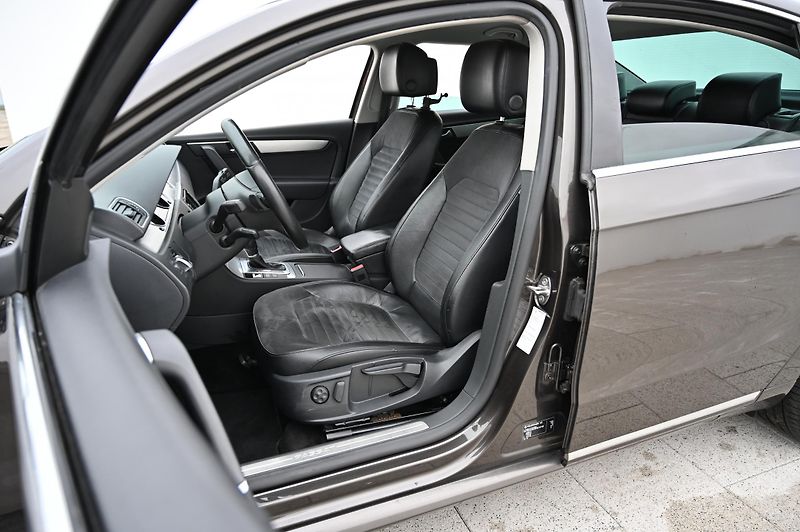 Volkswagen Passat 2.0TSI 155KW DSG Highline 7/14 - fotka 21 z 33