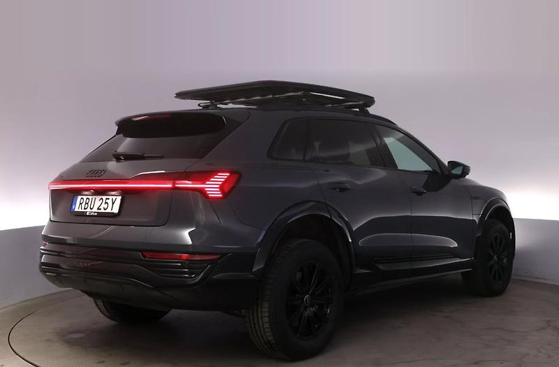 Audi Q8 e-tron 55 Q SoH 92% 360k HuD Pano. - fotka 4 z 25