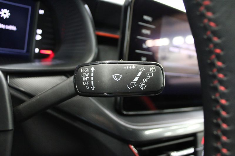 Škoda Kamiq 1,5 TSI 110kW Monte Carlo - fotka 19 z 34