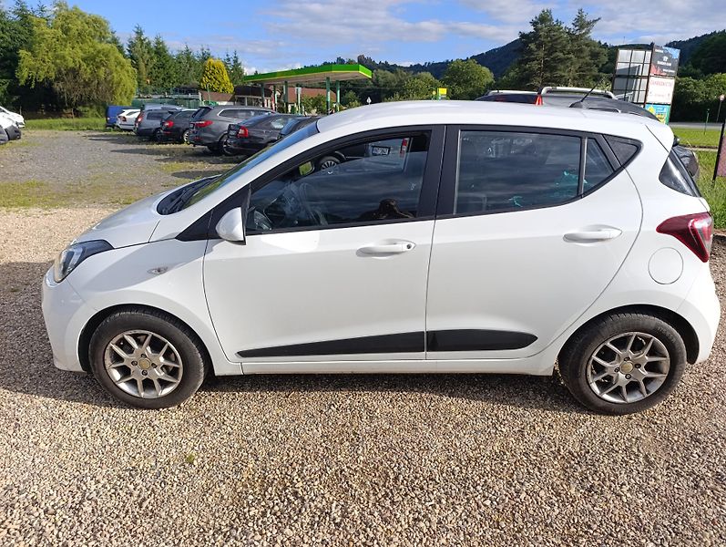 Hyundai i10 (2019) 1.0 Family club - fotka 11 z 23
