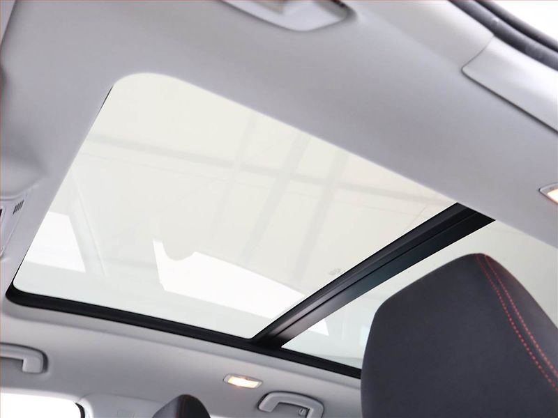 Škoda Karoq (2019) Style 1.5 TSI, Automat, Navi - fotka 23 z 24