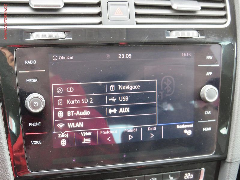 Volkswagen Golf (2018) 2.0TDi, Navi, park.čidla - fotka 16 z 31
