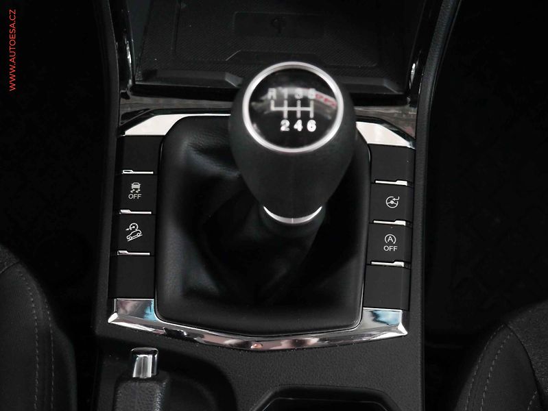 SsangYong Korando (2022) 1.6CRDi, 2.maj,ČR, servis - fotka 14 z 16