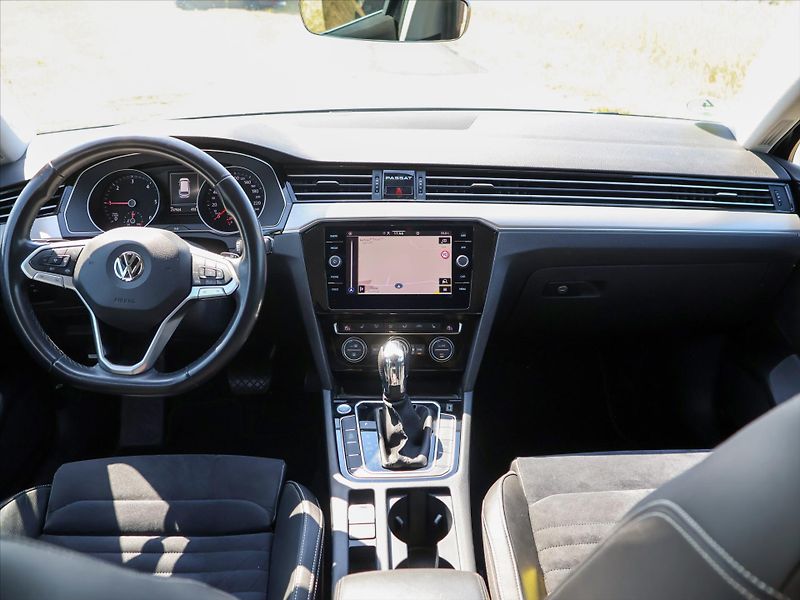 Volkswagen Passat 2,0 TDI 110kW DSG Elegance - fotka 31 z 39