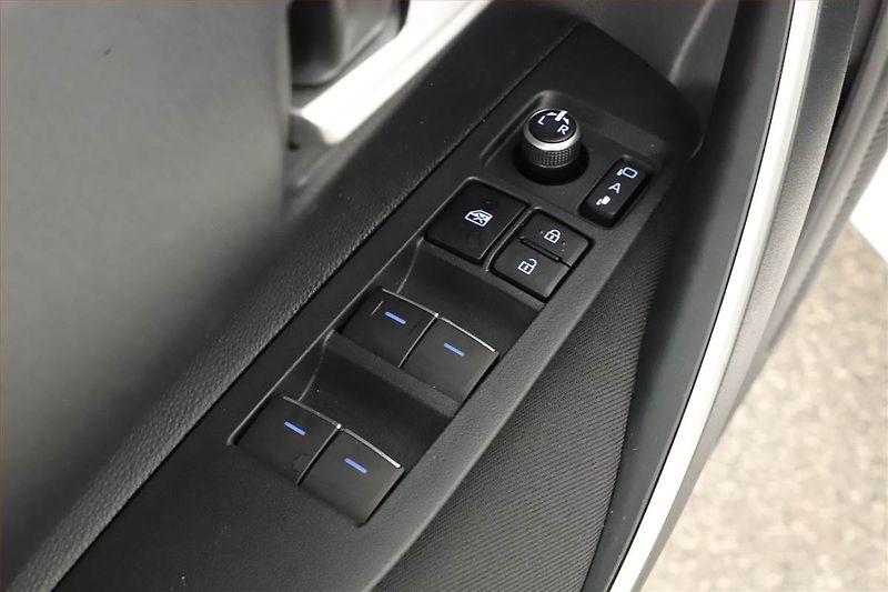 Toyota Corolla (2021) Comfort 1.8 Hybrid - fotka 13 z 16