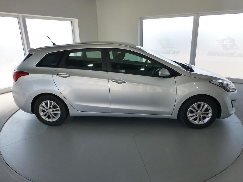Hyundai i30 (2013) 1,6CRDI*ALU*KLIMA*VYHŘ.SED** - fotka 4 z 22