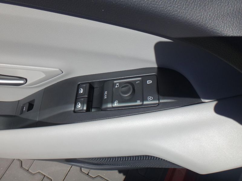 Ford Explorer (2025) Premium 79kWh prodloužený doje - fotka 14 z 30