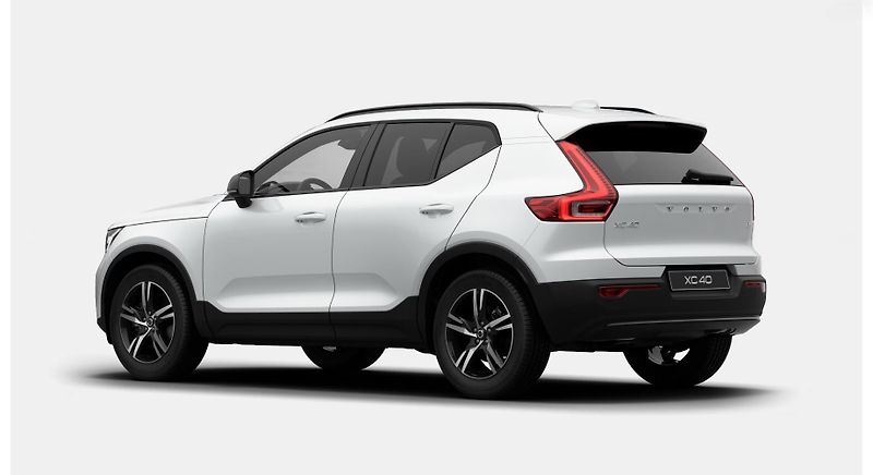 Volvo XC40 (2026) B3 PLUS DARK AUT - fotka 3 z 12
