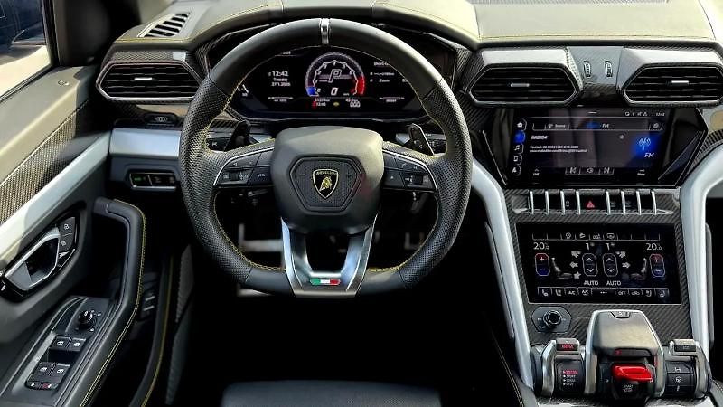 Lamborghini Urus (2020) Vysoce výkonné SUV V8 - fotka 6 z 13