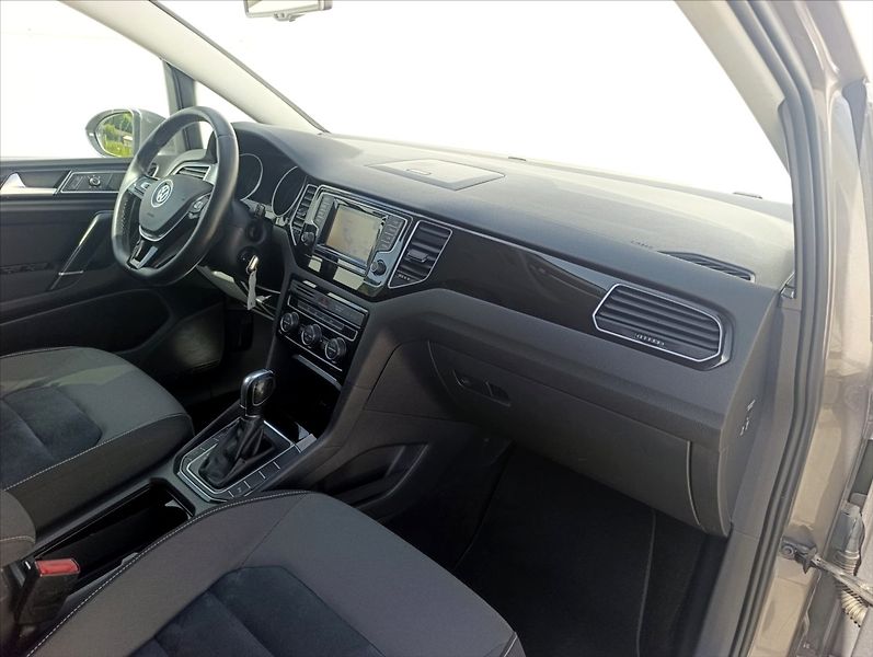 Volkswagen Golf Sportsvan 1,6 TDi DSG Navigace Tempomat - fotka 26 z 35