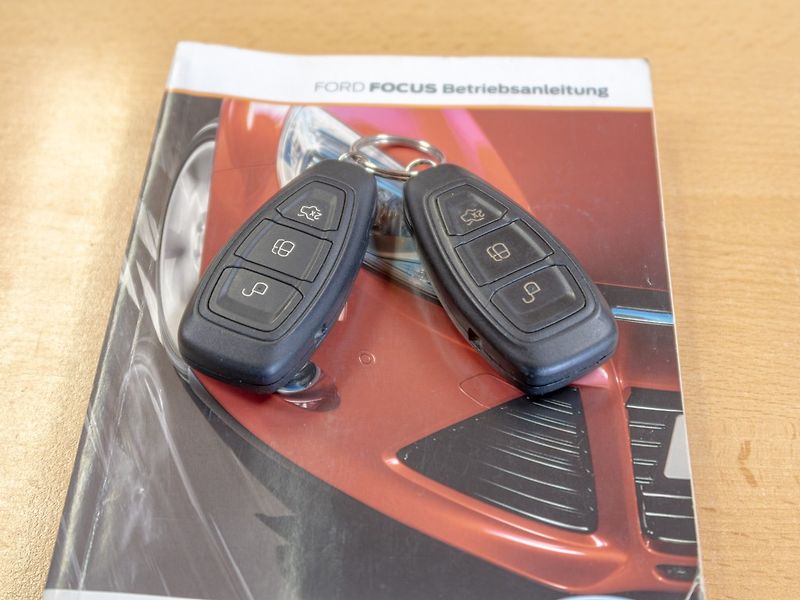 Ford Focus (2012) 1.6i 16V 110KW – VÝBAVA! - fotka 46 z 46