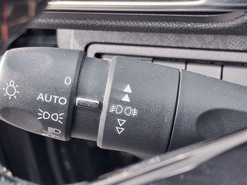 Peugeot 3008 (2020) 1.5 HDi, GT Line, LED - fotka 16 z 19