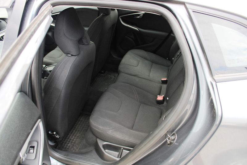 Volvo V40 (2012) 1,6D2 KLIMA TEMPOMAT EL.OKNA - fotka 10 z 16