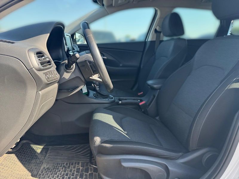 Hyundai i30 (2024) SMART 1.5T-GDI 118kW CZ DPH - fotka 7 z 11