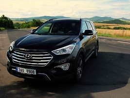Hyundai Grand Santa Fe.