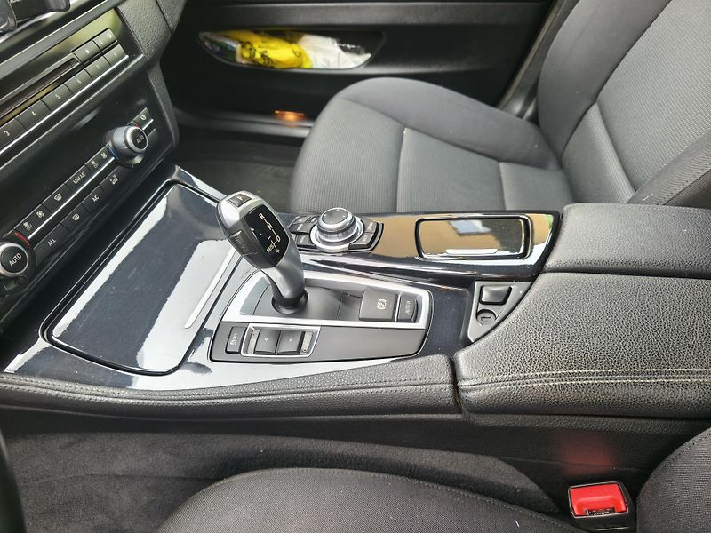 BMW Řada 5 (2013)  520 D -CZ SERVISKA - fotka 17 z 20