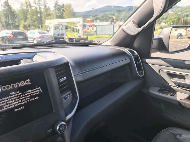 Dodge RAM 1500 (2022) 5.7 HEMI 4x4 BIGHORN LPG - fotka 43 z 67