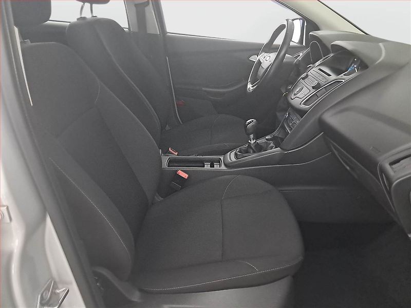 Ford Focus (2015) 1.6 TDCi, Serv.kniha - fotka 9 z 15