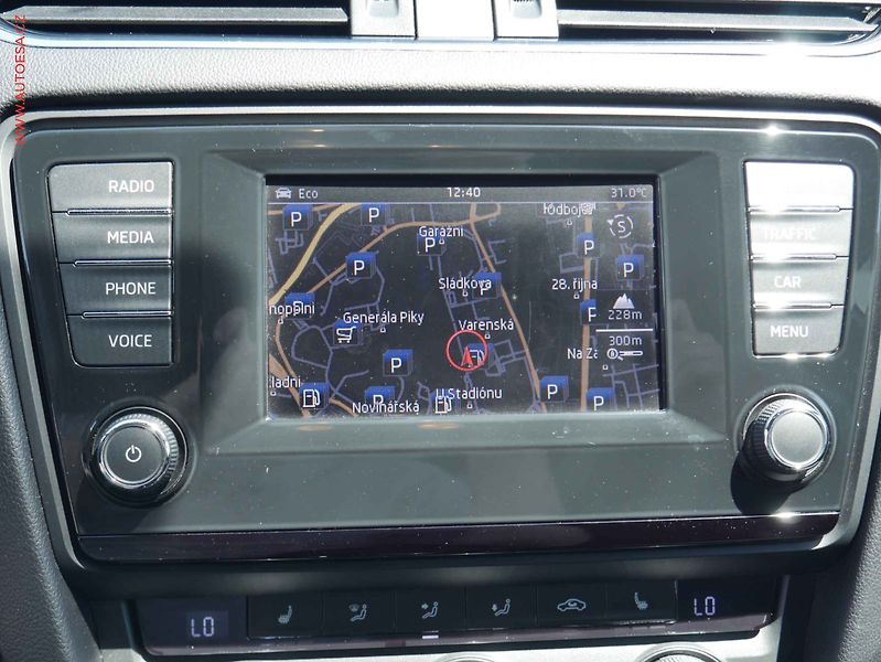 Škoda Octavia (2014) 2.0 TDi, RS, navi, xenon - fotka 13 z 25