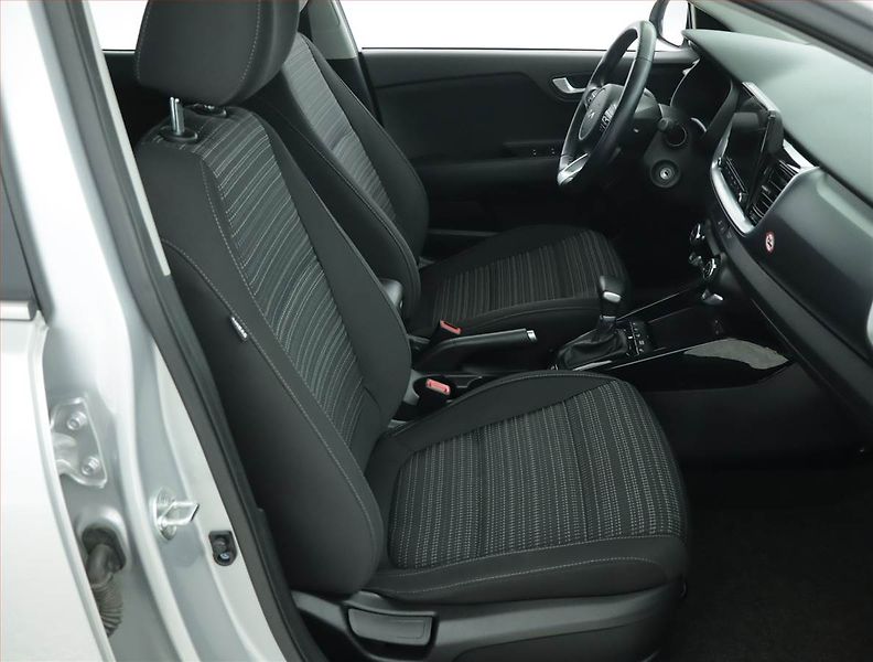 Kia Stonic (2023) Exclusive 1.0 T-GDI, EXCLUSIVE - fotka 9 z 16