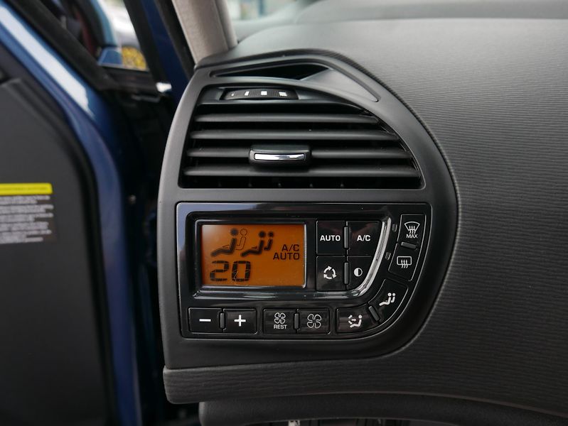 Citroën C4 Picasso 1,6 e-HDi Navi REZERVACE - fotka 18 z 43
