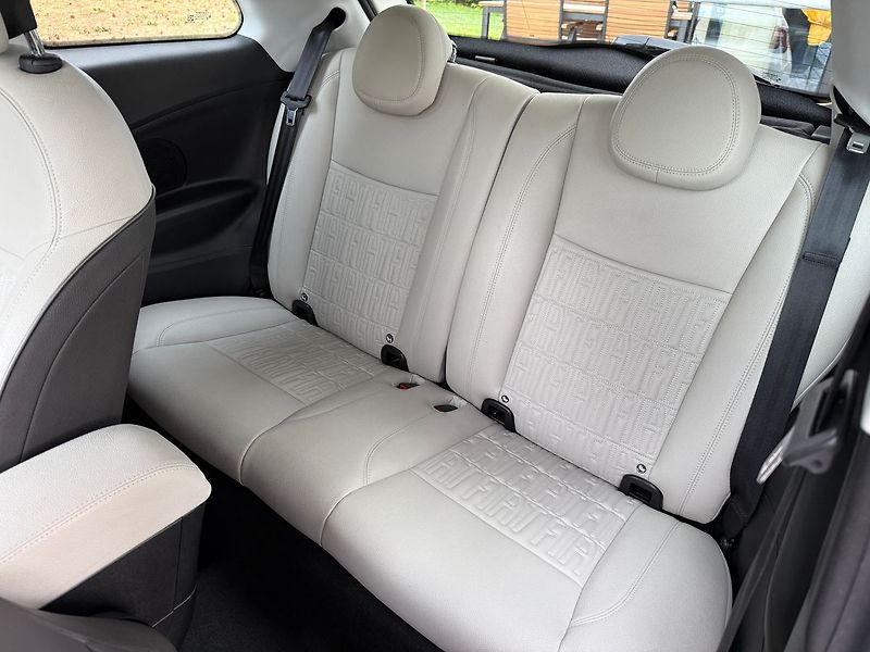 Fiat 500 LaPrima 42 kWh JBL - fotka 11 z 32