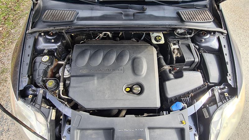 Ford Mondeo (2010) 2.0 /103kW - fotka 13 z 23