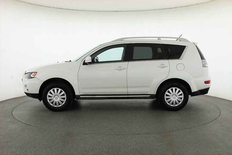Mitsubishi Outlander (2010) 2.0, po STK, Tažné, rezervace - fotka 3 z 13